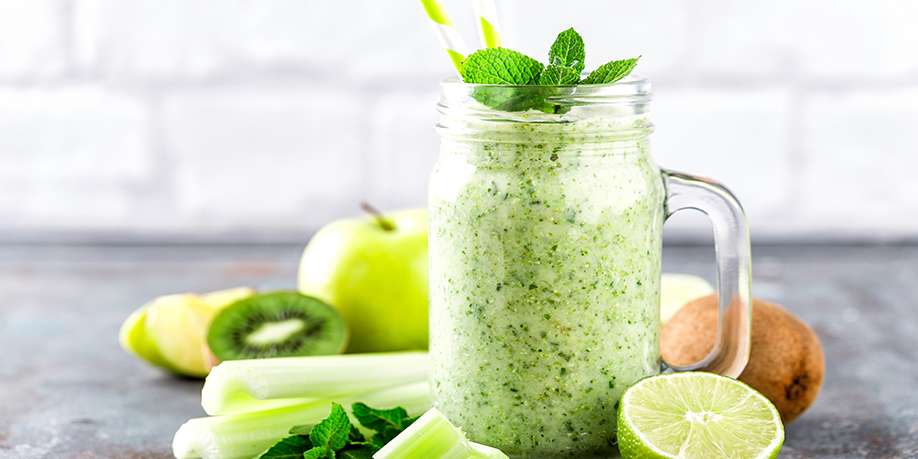 Apple, Pear, Kiwi and Celery Smoothie