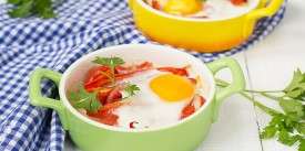 Baked Eggs with Pepper and Cheese