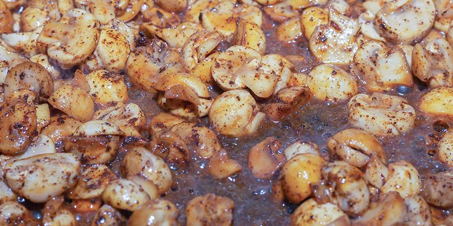 Champignons Fried in Wine