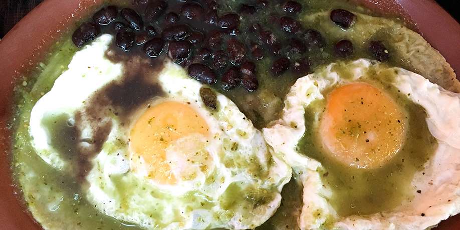 Eggs Fried in Green Salsa