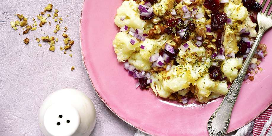 Oven Baked Cauliflower with Apple and Onion