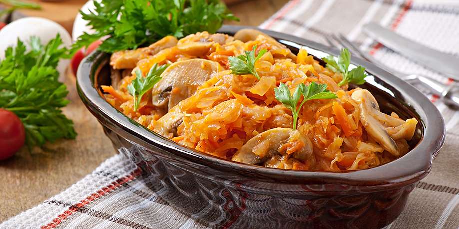 Stewed Cabbage with Mushrooms and Chicken