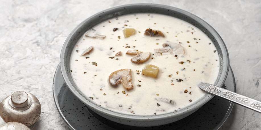 Vegetable Soup with Spinach, Mushrooms, and Coconut Milk